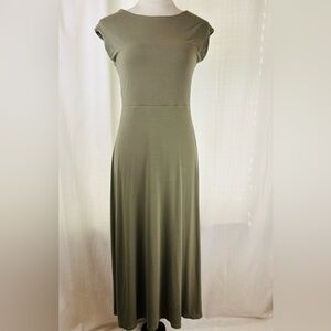 Banana Republic Knit Midi Dress in Desert Thyme. Size XS